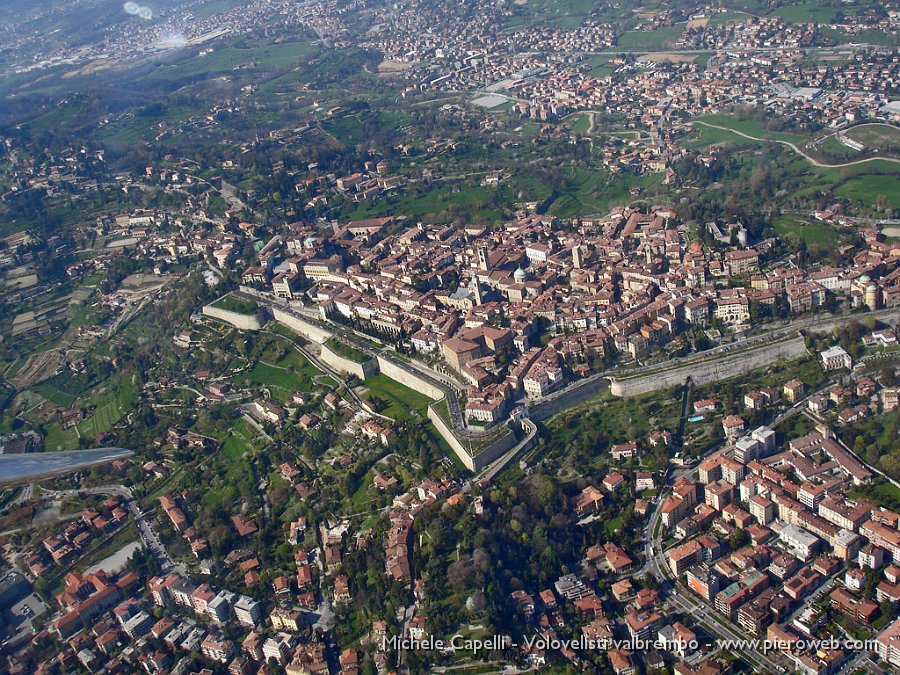 01 Bergamo Alta tar le mura venete.jpg - 01 Bergamo Alta tra le mura venete